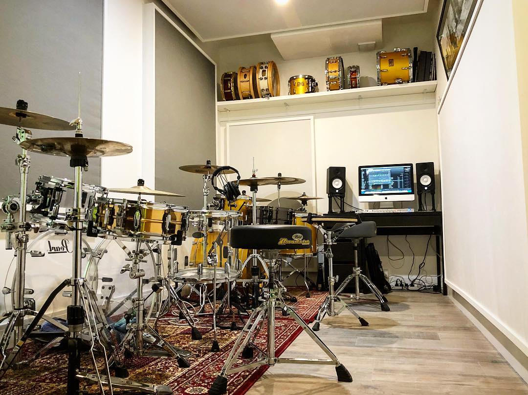 Final touches are complete on the new teaching studio and I’m back in! Still a...