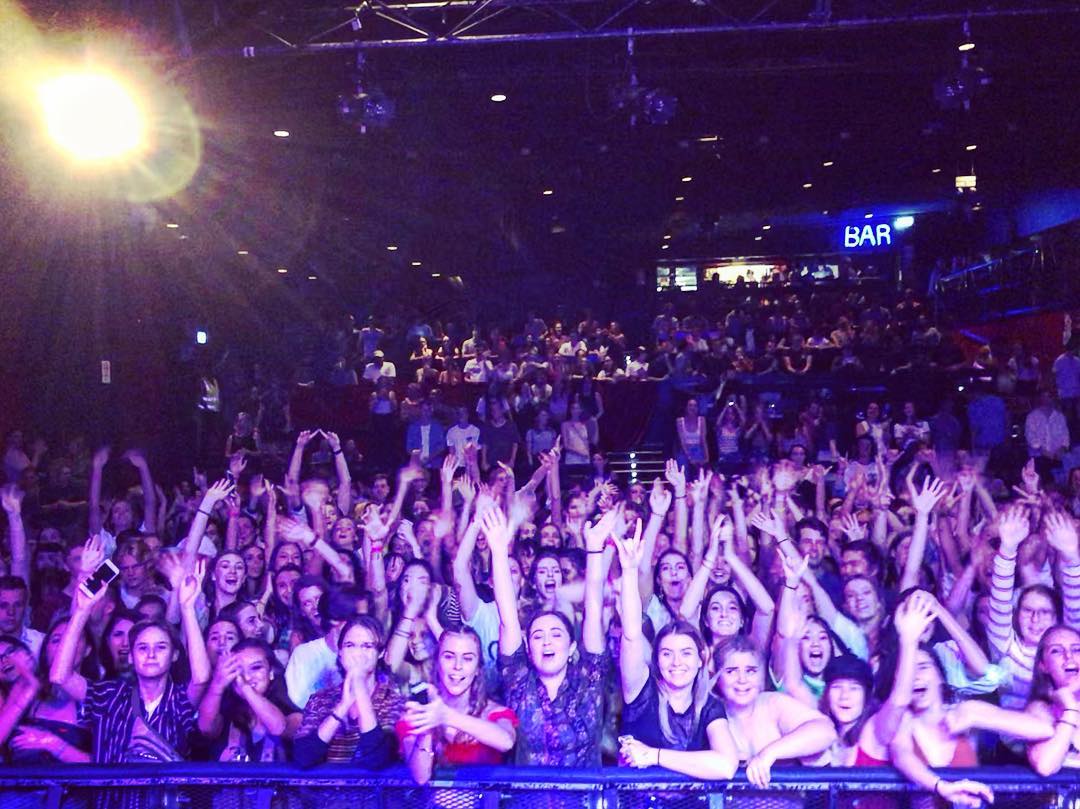 Another awesome crowd in Sydney tonight for @evan_klar supporting...